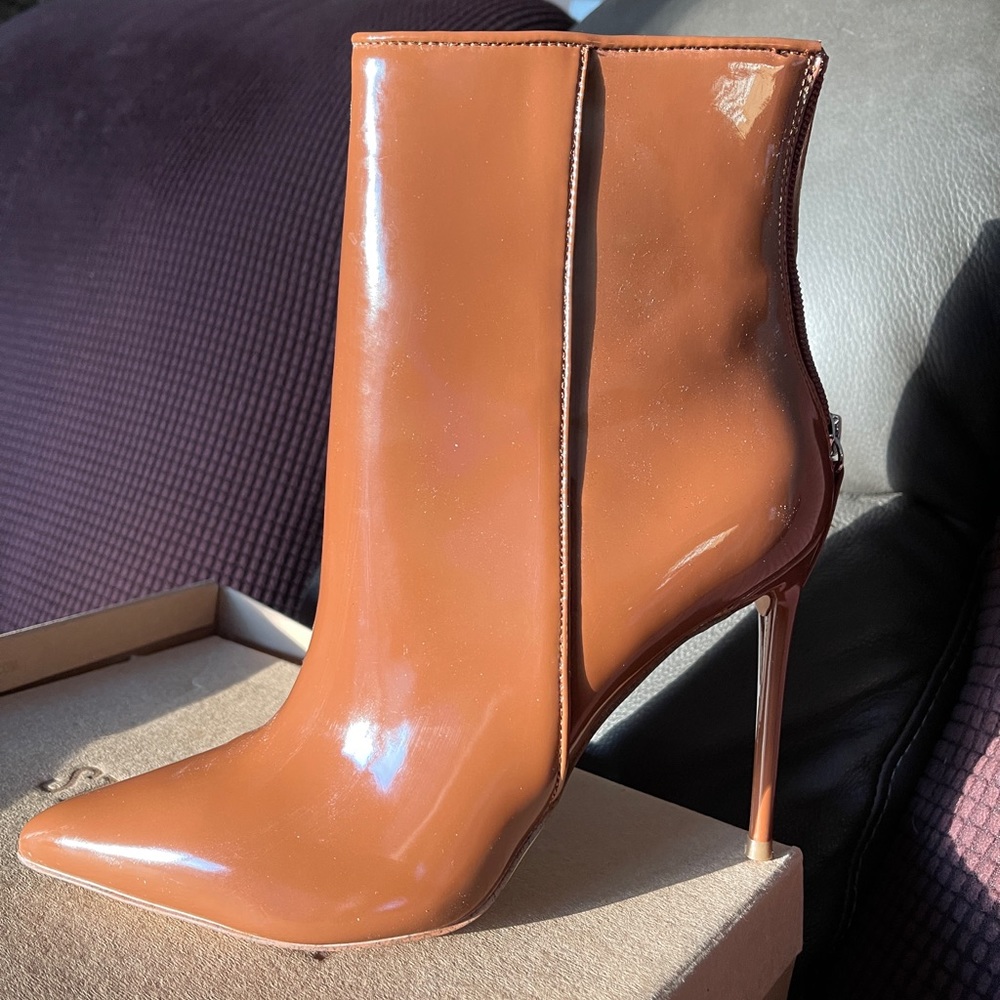 Steve Madden brand new
